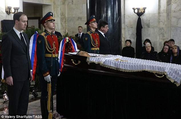 Tổng thống Putin đặt hoa tiễn biệt đại sứ Nga - ảnh 4