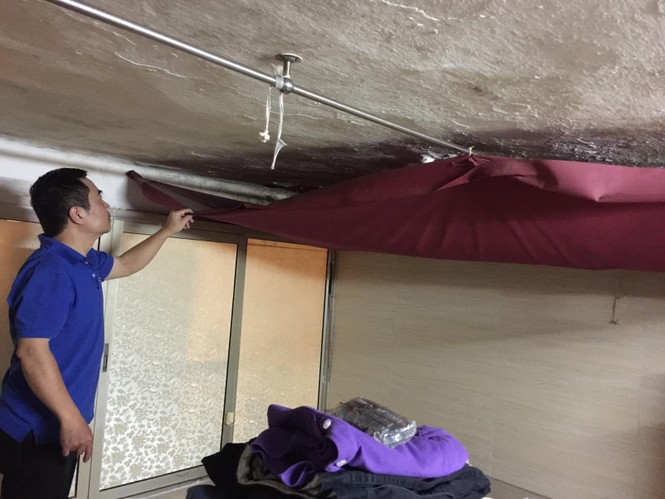 Dân khốn đốn vì sống ẩm dột nhiều năm không được 'giải cứu' - ảnh 1