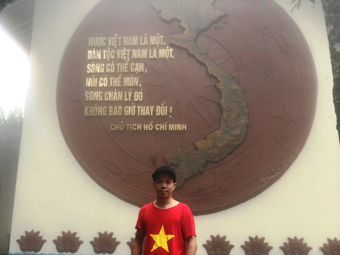 Dòng người đổ về thăm đền thờ Bác Hồ trên đỉnh núi Ba Vì - ảnh 3