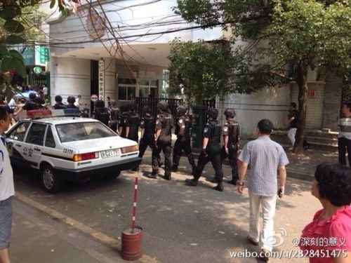 Trung Quốc: Mang bom tự chế tấn công đồn cảnh sát - ảnh 12