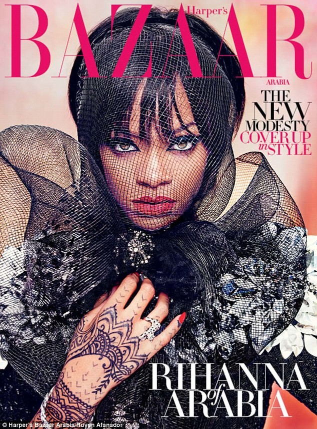 Rihanna bất ngờ “kín như bưng” trên tạp chí Bazaar - ảnh 1