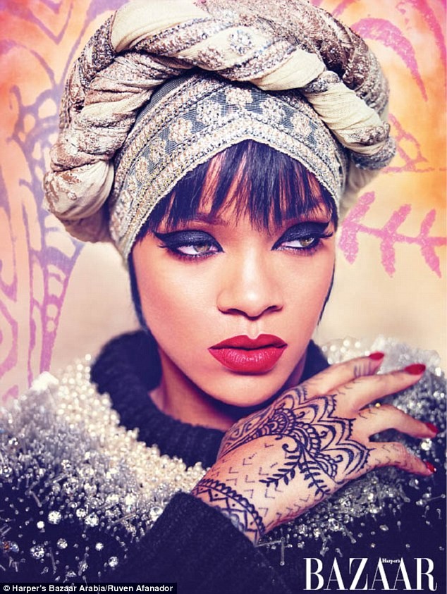 Rihanna bất ngờ “kín như bưng” trên tạp chí Bazaar - ảnh 4