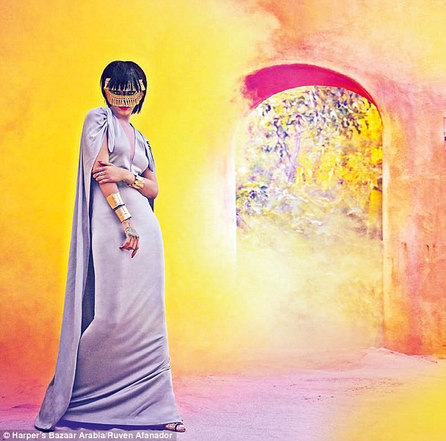 Rihanna bất ngờ “kín như bưng” trên tạp chí Bazaar - ảnh 5
