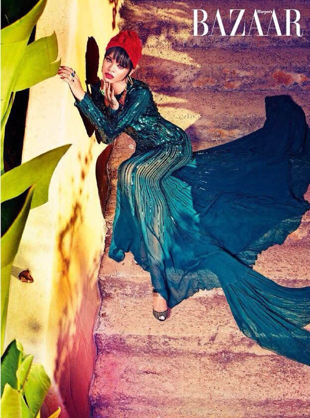Rihanna bất ngờ “kín như bưng” trên tạp chí Bazaar - ảnh 7
