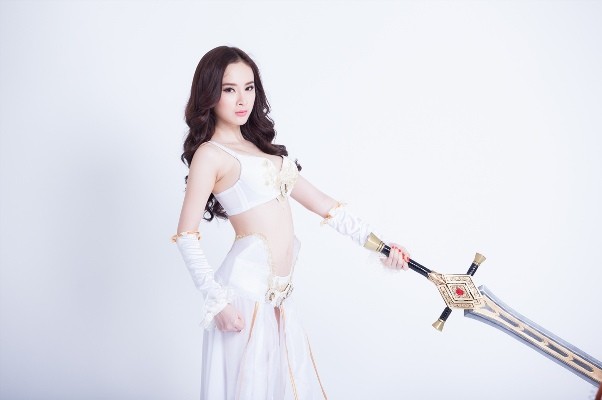 Angela Phương Trinh nóng bỏng chụp ảnh game - ảnh 4