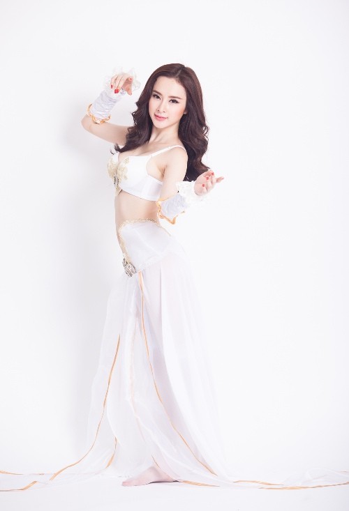Angela Phương Trinh nóng bỏng chụp ảnh game - ảnh 7