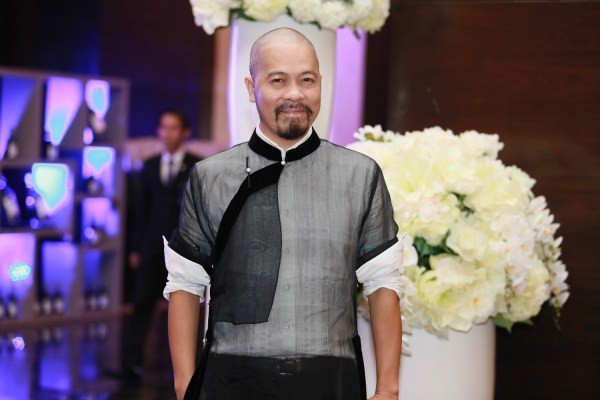 Sau lần cùng dội nước đá, Hà Hồ hôn má Đàm Vĩnh Hưng - ảnh 16