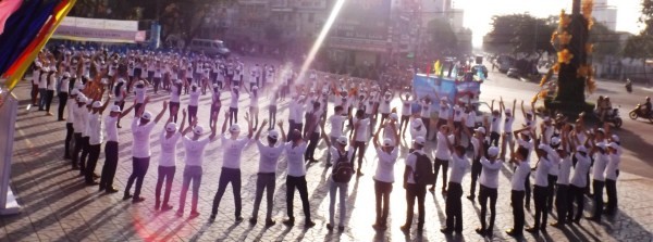 Hàng chục vạn đoàn viên, thanh niên hưởng ứng Giờ trái đất 2015 - ảnh 2