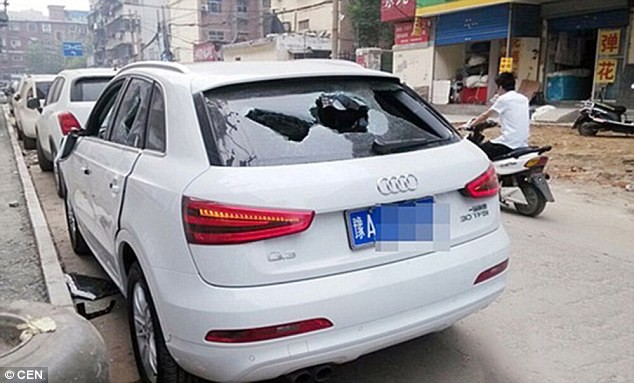 Cô gái cầm gạch đập nát xe Audi Q3 vì giận người yêu - ảnh 5