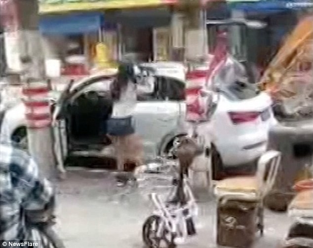 Cô gái cầm gạch đập nát xe Audi Q3 vì giận người yêu - ảnh 6