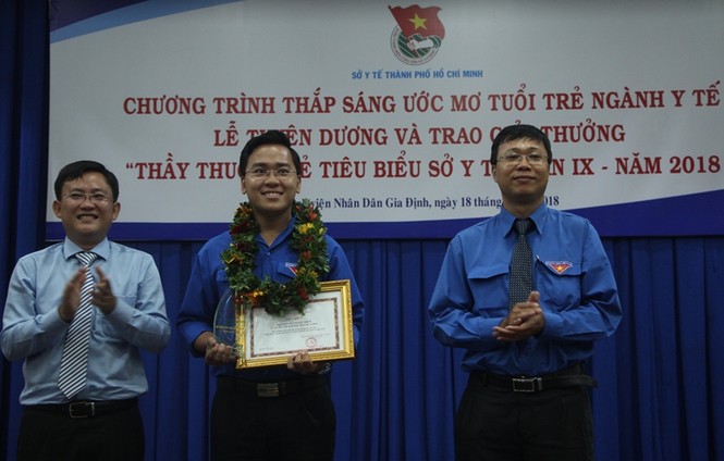 Tuyên dương 31 thầy thuốc trẻ tiêu biểu Sở Y tế TPHCM - ảnh 1