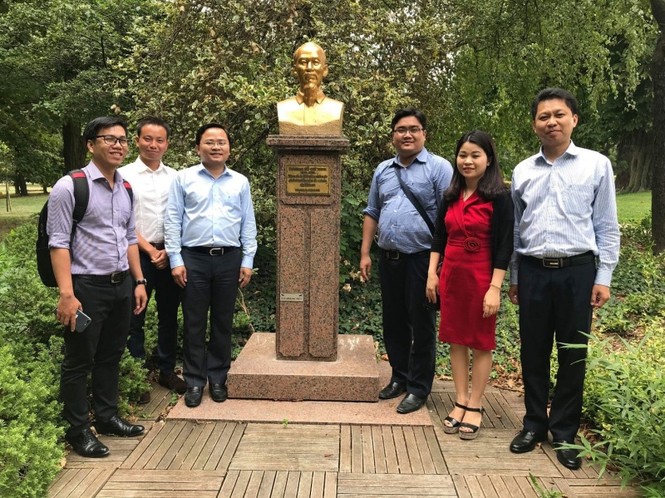 Bí thư T.Ư Đoàn Nguyễn Anh Tuấn làm việc với Hội Sinh viên VN tại Pháp - ảnh 2