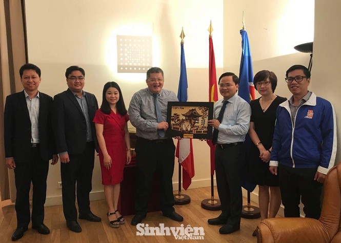 Bí thư T.Ư Đoàn Nguyễn Anh Tuấn làm việc với Hội Sinh viên VN tại Pháp - ảnh 1