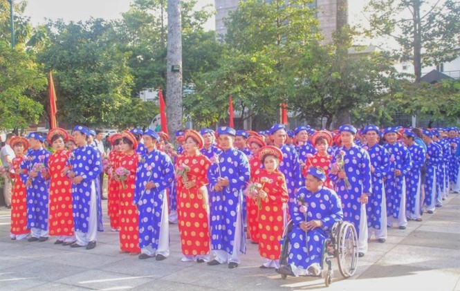 Lễ cưới tập thể, hạnh phúc, thanh niên công nhân, Nhà thiếu nhi TPHCM, đám cưới, vui vẻ, áo dài - ảnh 4