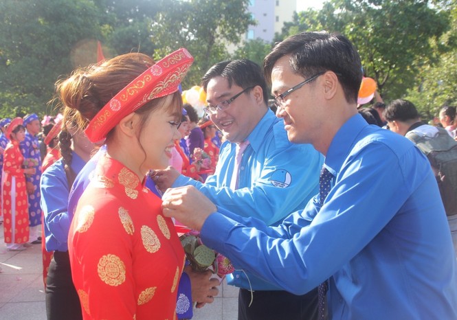 Lễ cưới tập thể, hạnh phúc, thanh niên công nhân, Nhà thiếu nhi TPHCM, đám cưới, vui vẻ, áo dài - ảnh 9