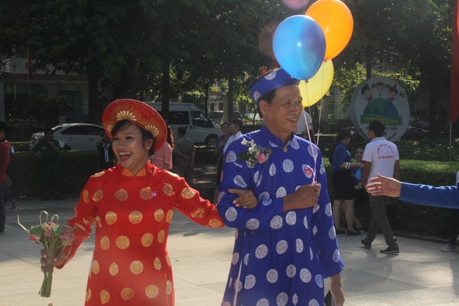 Lễ cưới tập thể, hạnh phúc, thanh niên công nhân, Nhà thiếu nhi TPHCM, đám cưới, vui vẻ, áo dài - ảnh 16
