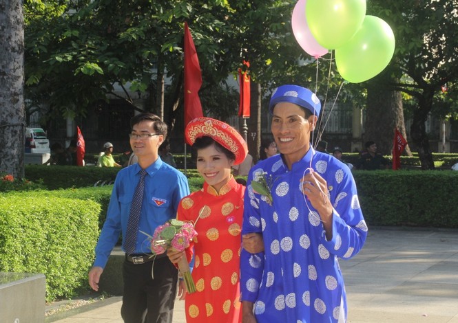 Lễ cưới tập thể, hạnh phúc, thanh niên công nhân, Nhà thiếu nhi TPHCM, đám cưới, vui vẻ, áo dài - ảnh 15
