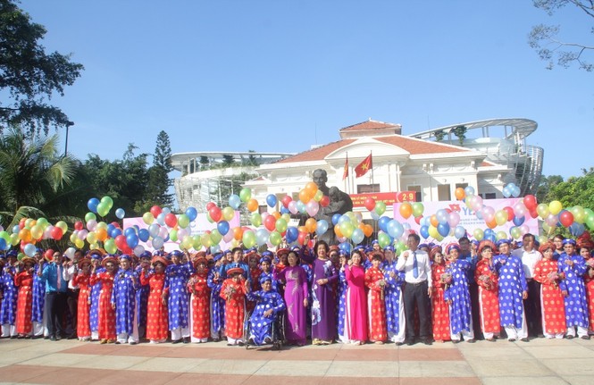 Lễ cưới tập thể, hạnh phúc, thanh niên công nhân, Nhà thiếu nhi TPHCM, đám cưới, vui vẻ, áo dài - ảnh 12