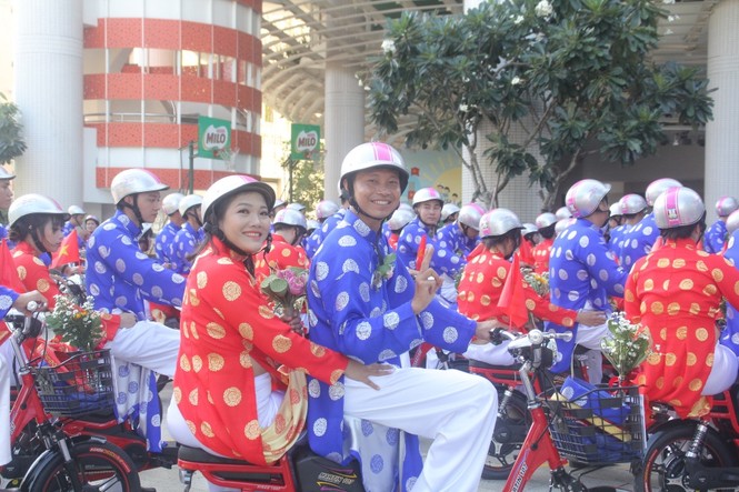Lễ cưới tập thể, hạnh phúc, thanh niên công nhân, Nhà thiếu nhi TPHCM, đám cưới, vui vẻ, áo dài - ảnh 27