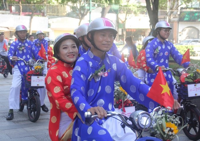 Lễ cưới tập thể, hạnh phúc, thanh niên công nhân, Nhà thiếu nhi TPHCM, đám cưới, vui vẻ, áo dài - ảnh 22