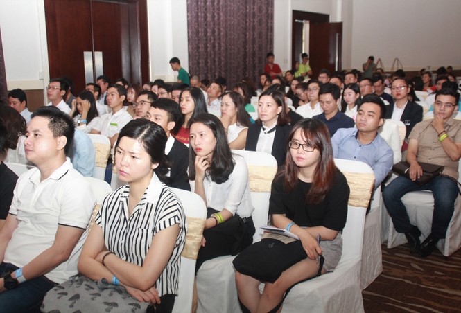 Ngoài bắt chước, bạn trẻ cần