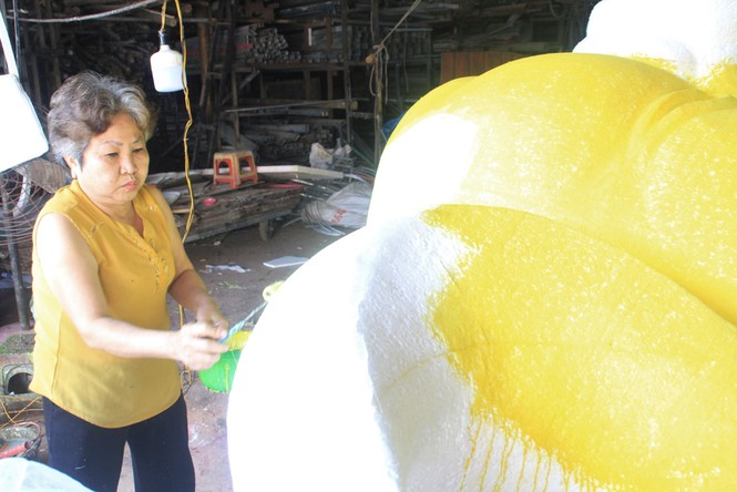 Nhìn gần các linh vật đường hoa Nguyễn Huệ trong giai đoạn tạo tác - ảnh 14