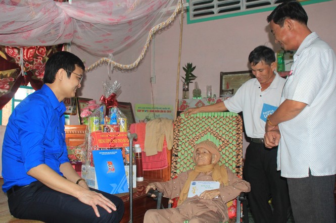 T.Ư Đoàn thăm hỏi, tặng quà Tết gia đình chính sách, thanh niên Tây Ninh - ảnh 1