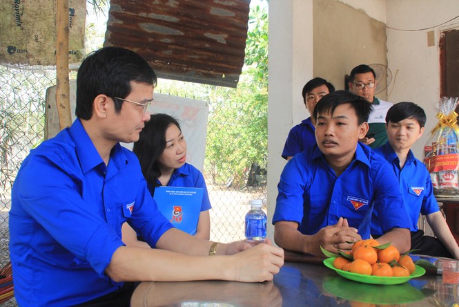 T.Ư Đoàn thăm hỏi, tặng quà Tết gia đình chính sách, thanh niên Tây Ninh - ảnh 4