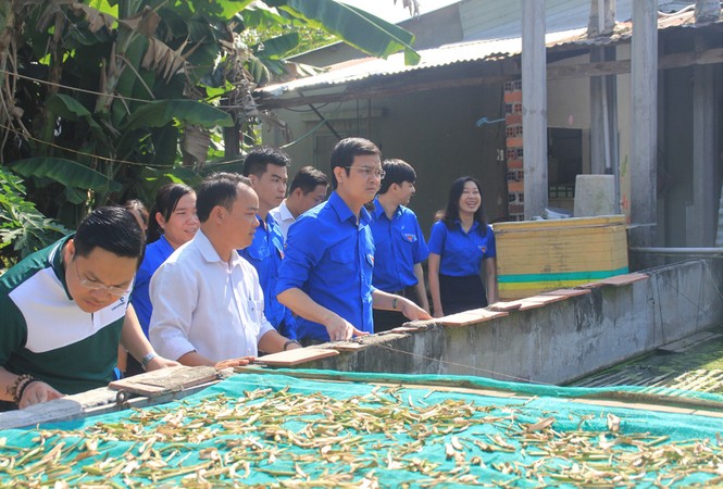 T.Ư Đoàn thăm hỏi, tặng quà Tết gia đình chính sách, thanh niên Tây Ninh - ảnh 6