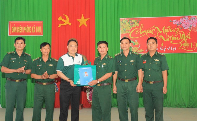 T.Ư Đoàn thăm hỏi, tặng quà Tết gia đình chính sách, thanh niên Tây Ninh - ảnh 10