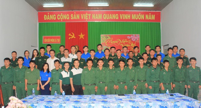 T.Ư Đoàn thăm hỏi, tặng quà Tết gia đình chính sách, thanh niên Tây Ninh - ảnh 11