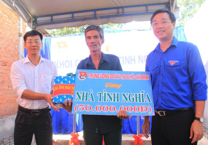 Bí thứ thứ nhất T.Ư Đoàn Lê Quốc Phong tri ân gia đình chính sách tỉnh Tây Ninh - ảnh 1