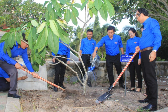 Bí thứ thứ nhất T.Ư Đoàn Lê Quốc Phong tri ân gia đình chính sách tỉnh Tây Ninh - ảnh 7
