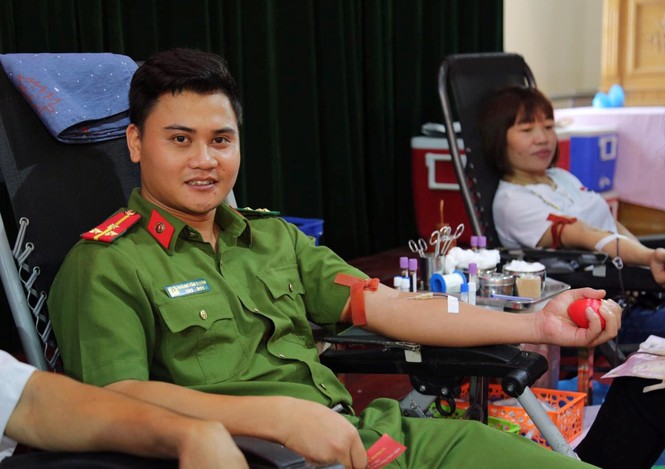 Nhờ nguồn hiến dồi dào, không phải huy động người nhà bệnh nhân hiến máu - ảnh 1