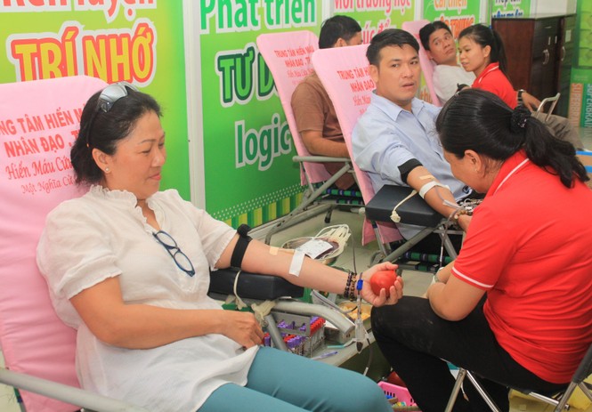 Nhờ nguồn hiến dồi dào, không phải huy động người nhà bệnh nhân hiến máu - ảnh 3