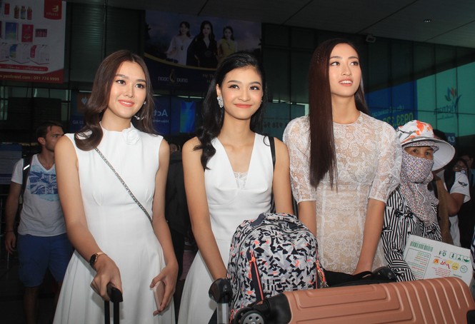 Fan vây kín Top 3 Miss World Việt Nam ở sân bay Tân Sơn Nhất - ảnh 2