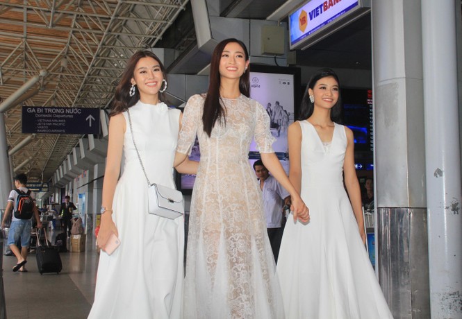 Fan vây kín Top 3 Miss World Việt Nam ở sân bay Tân Sơn Nhất - ảnh 7