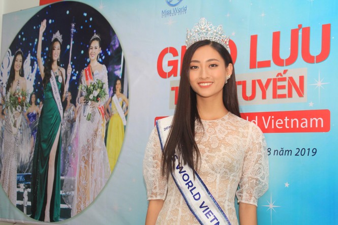 Hoa hậu Thùy Linh chia sẻ kỷ niệm đáng nhớ ngày bị kẹp tay vào cửa ô tô - ảnh 2