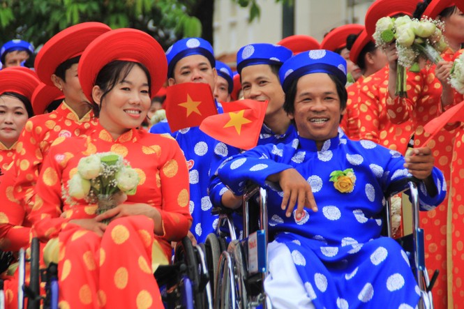 200 cô dâu chú rể tươi vui hạnh phúc trong đám cưới tập thể ngày Quốc khánh - ảnh 6