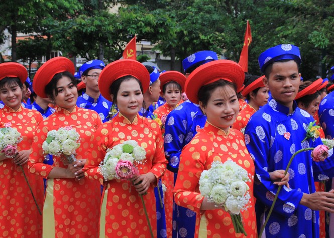 200 cô dâu chú rể tươi vui hạnh phúc trong đám cưới tập thể ngày Quốc khánh - ảnh 2
