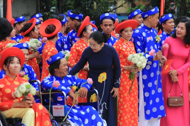 200 cô dâu chú rể tươi vui hạnh phúc trong đám cưới tập thể ngày Quốc khánh - ảnh 3