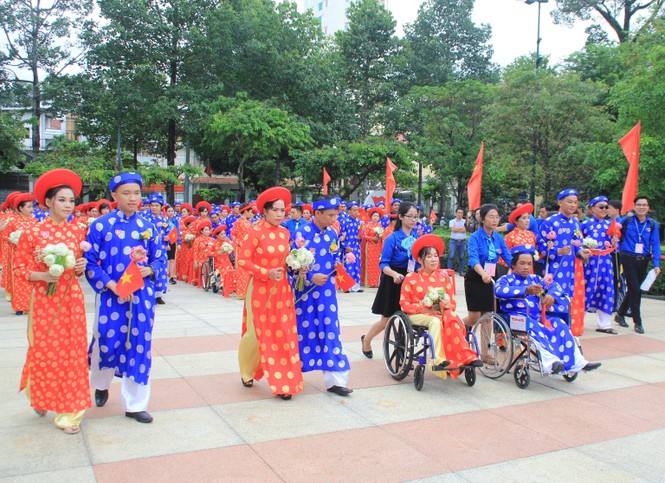 200 cô dâu chú rể tươi vui hạnh phúc trong đám cưới tập thể ngày Quốc khánh - ảnh 8