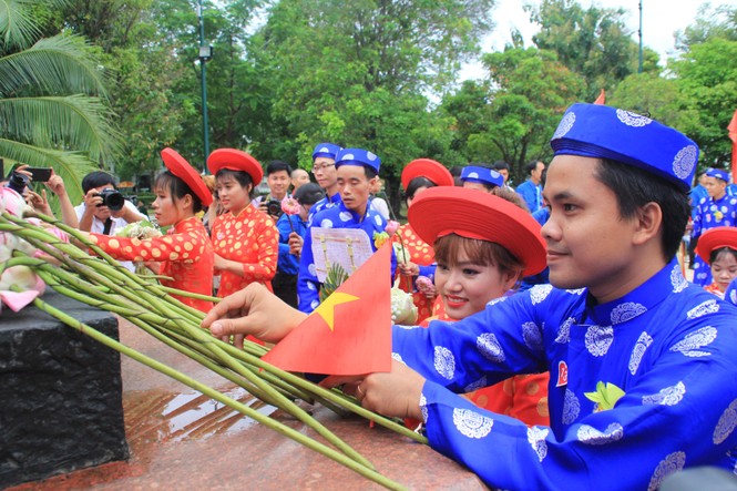 200 cô dâu chú rể tươi vui hạnh phúc trong đám cưới tập thể ngày Quốc khánh - ảnh 10