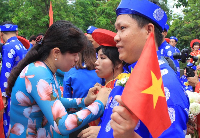 200 cô dâu chú rể tươi vui hạnh phúc trong đám cưới tập thể ngày Quốc khánh - ảnh 13