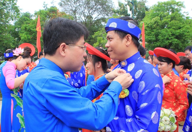 200 cô dâu chú rể tươi vui hạnh phúc trong đám cưới tập thể ngày Quốc khánh - ảnh 15