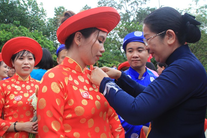 200 cô dâu chú rể tươi vui hạnh phúc trong đám cưới tập thể ngày Quốc khánh - ảnh 11