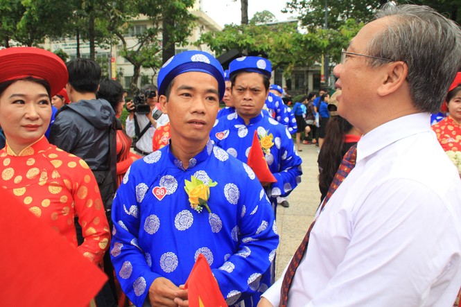 200 cô dâu chú rể tươi vui hạnh phúc trong đám cưới tập thể ngày Quốc khánh - ảnh 12