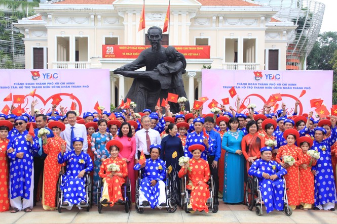 200 cô dâu chú rể tươi vui hạnh phúc trong đám cưới tập thể ngày Quốc khánh - ảnh 17