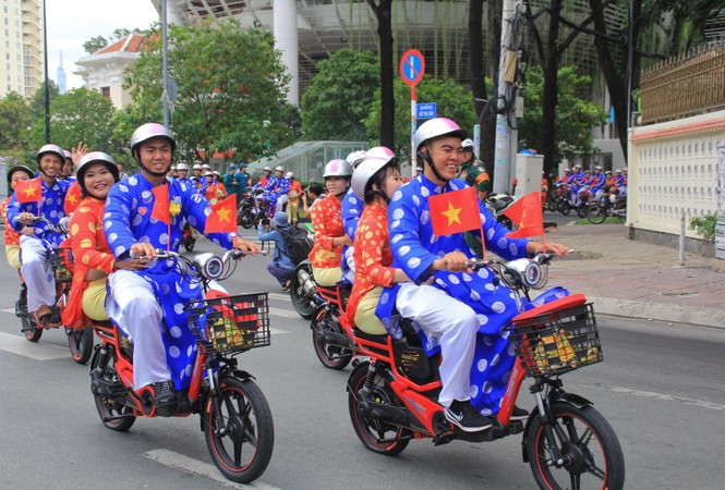 200 cô dâu chú rể tươi vui hạnh phúc trong đám cưới tập thể ngày Quốc khánh - ảnh 22
