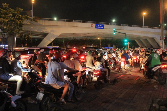 Pháo hoa thắp sáng bầu trời TPHCM mừng Quốc khánh - ảnh 2